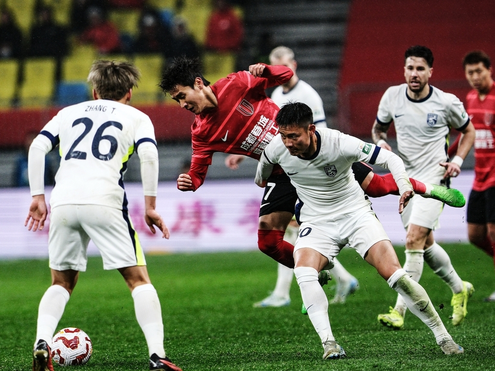 包含赛前欧篮联焦点战，成都蓉城防线松动，引发热议，团队化学反应显著的词条