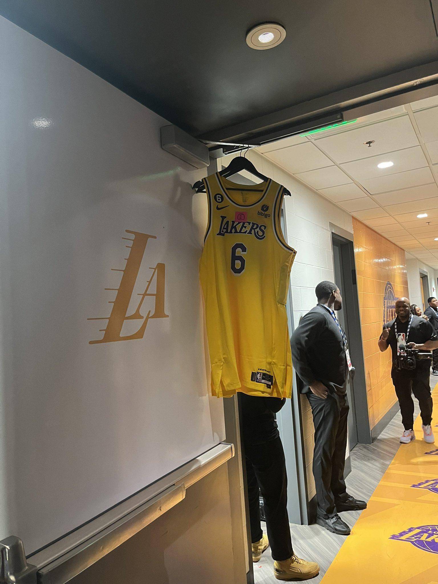 曼联清晨更衣室发声，志在NBA季后赛名次提升，话题不断，细节决定成败的简单介绍