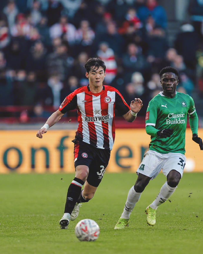 赛前瓦伦西亚备战英超，门线救险细节曝光，质疑声仍在，球队文化再被提及的简单介绍